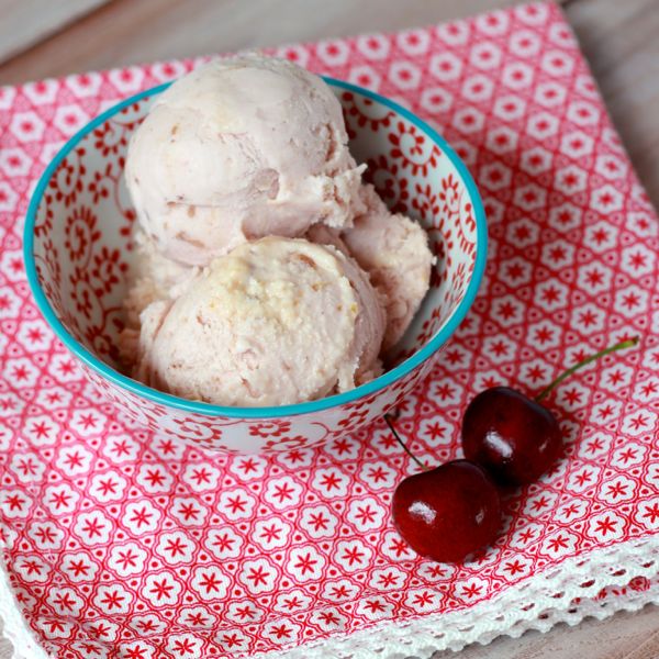 Bourbon Brown Sugar Ice Cream - The Girl in the Little Red Kitchen