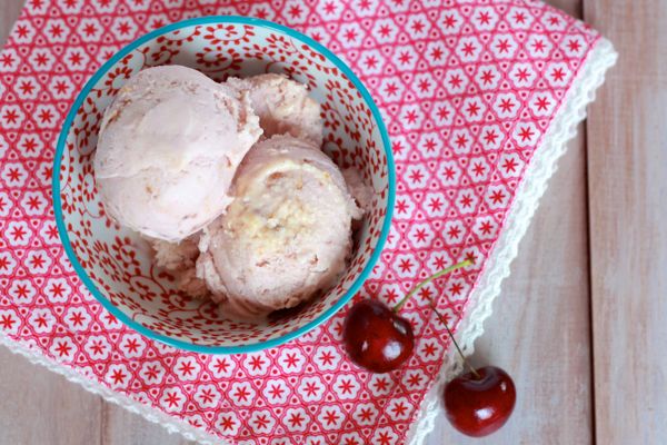 cherry ice cream with brown sugar swirl from www.alyssaandcarla.com