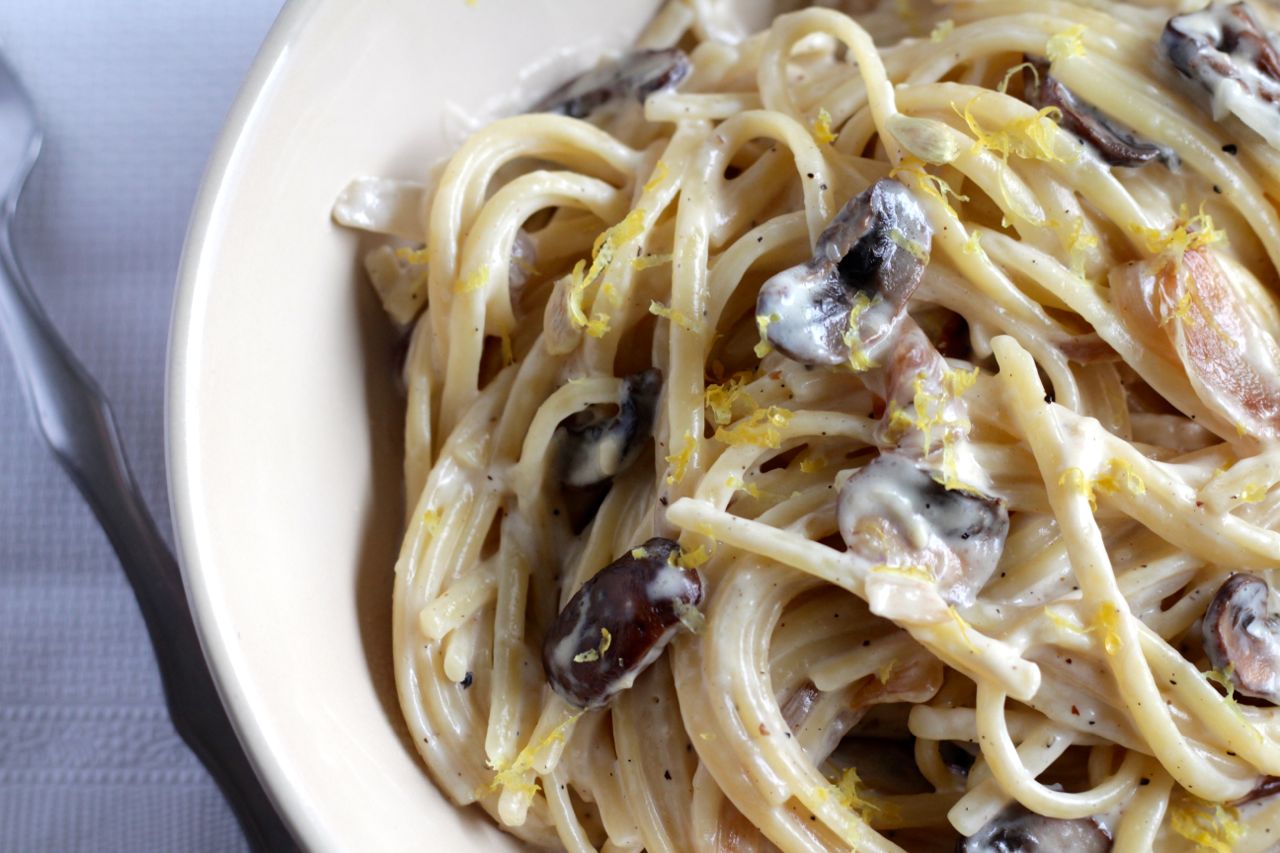 One Pot Pasta – Linguine with Lemony Mushroom & Onion Sauce