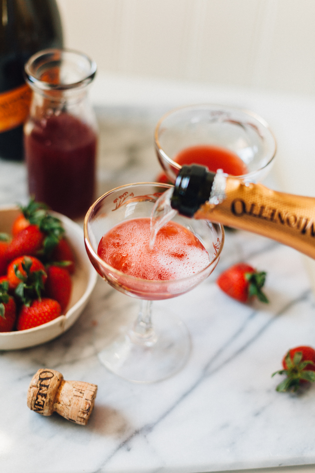 Fresh Strawberry Jus Sparkling Cocktails | Alyssa & Carla