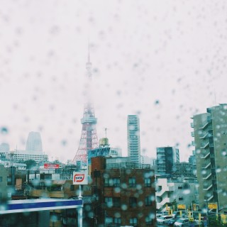 Tokyo Tower in the rain | Alyssa & Carla